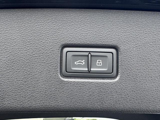 ＳＱ５スポーツバック ベースグレード　パノラマサンルーフ　レザーＰＫＧ　ブラックスタイリングＰＫＧ　コンフォートＰＫＧ　マトリクスＯＬＥＤリアライト　Ｂ＆Ｏ　ＯＰ２１ＡＷ　レッドキャリパー　ＴＶチューナー　ファインナッパレザー（32枚目）