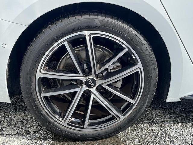 A5アバント TFSIクワトロ 150kW Sラインパッケージ テクノロジーPKGプロ ブラックスタイリングPKG 19オプションインチAW ワイヤレスチャージング パッセンジャーディスプレイ 全周囲カメラ ACC レーンアシスト サイドアシスト スマホ連携(25枚目)