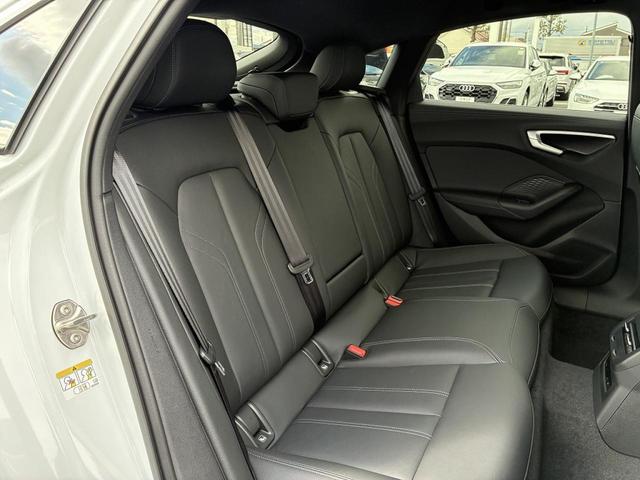 A5アバント TFSIクワトロ 150kW Sラインパッケージ テクノロジーPKGプロ ブラックスタイリングPKG 19オプションインチAW ワイヤレスチャージング パッセンジャーディスプレイ 全周囲カメラ ACC レーンアシスト サイドアシスト スマホ連携(28枚目)