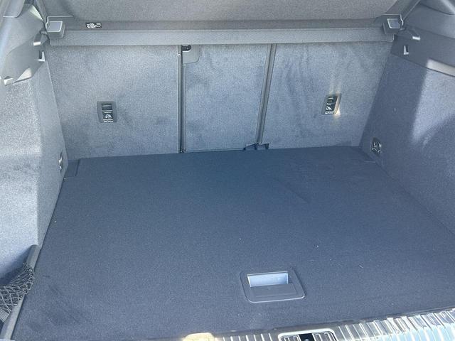 Ｑ３スポーツバック ダイナミックエディション　ブラックスタイリング　プラスＰＫＧ　ＲＳダンピングコントロールサス　黒革シート　スマホ連携　ワイヤレスチャージ　ＡＣＣ　サイドアシスト　レーンアシスト　１オーナー車　コンビニエンス＆アシスタンスＰＫＧ（16枚目）