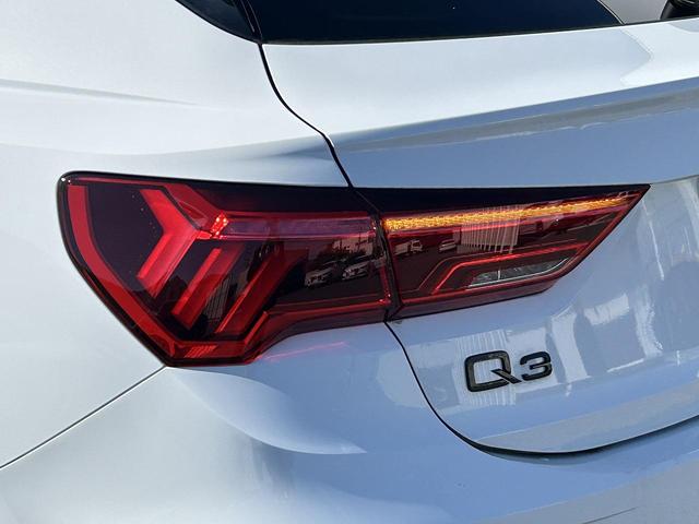 Ｑ３スポーツバック ダイナミックエディション　ブラックスタイリング　プラスＰＫＧ　ＲＳダンピングコントロールサス　黒革シート　スマホ連携　ワイヤレスチャージ　ＡＣＣ　サイドアシスト　レーンアシスト　１オーナー車　コンビニエンス＆アシスタンスＰＫＧ（21枚目）