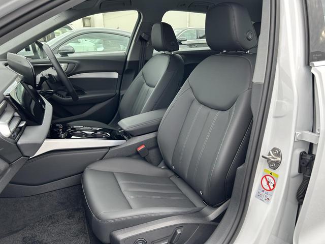 A5アバント TFSI 110kW アドバンスドPKG アンビエントライト ACC レーンアシスト サイドアシスト パーキングアシスト マトリクスLED 電動シート MMI スマホ連携(12枚目)