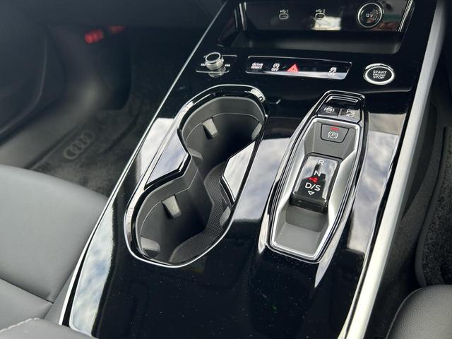 A5アバント TFSI 110kW アドバンスドPKG アンビエントライト ACC レーンアシスト サイドアシスト パーキングアシスト マトリクスLED 電動シート MMI スマホ連携(31枚目)