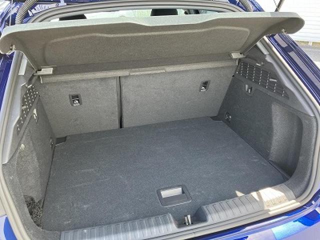 Ａ３ スポーツバック３０ＴＦＳＩアドバンスド　コンビニエンス＆アシスタンスＰＫＧ　ナビゲーションＰＫＧ　スマホ連携　ＡＣＣ　レーンアシスト　前席シートヒーター　ＴＶチューナー　純正１７インチＡＷ　ＥＴＣ　アドバンストキー　１オーナー（16枚目）