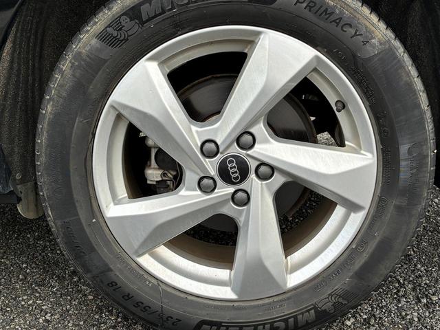 Ｑ３ ３５ＴＦＳＩアドバンスド　コンビニエンス＆アシスタンスＰＫＧ　スマホ連携　ＡＣＣ　レーンキープ　サイドアシスト　ドライブセレクト　全周囲カメラ　シートヒーター　純正１８インチＡＷ　アドバンストキー　ＬＥＤライト　バーチャルＣＰ（12枚目）