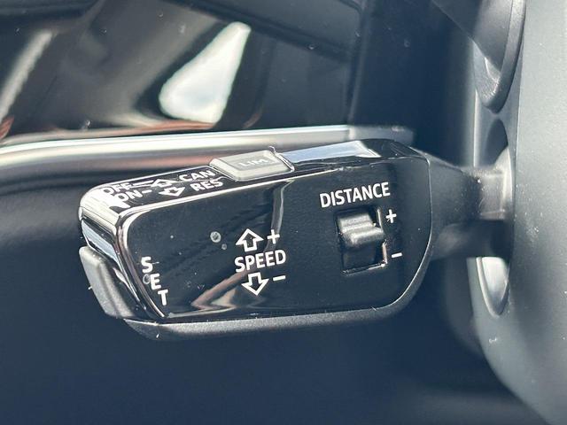 アダプティブクルーズコントロール『設定した速度で前方車両に追いつくと、安全な車間距離を自動で調整して前方車両を追従します。長距離ドライブでの疲労を軽減する大変重宝する機能です。』