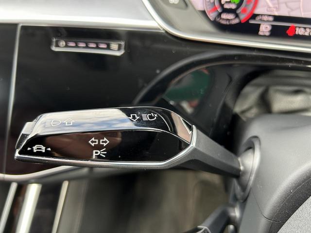 アクティブレーンアシスト『６０ｋｍ／ｈ　以上での走行時にドライバーの不注意によってクルマがレーンをはみ出しそうになると、クルマをレーンに戻す方向にステアリングをアシストします。』