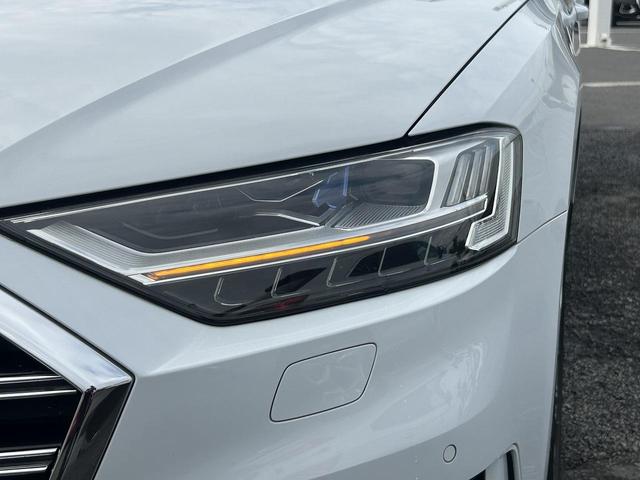 ＨＤマトリクスＬＥＤヘッドライト『複数のセンサーとカメラによって他車や歩行者を検出。ドライバーや歩行者の視界を妨げることが無いように、約１億通りの自動配光が可能です。』