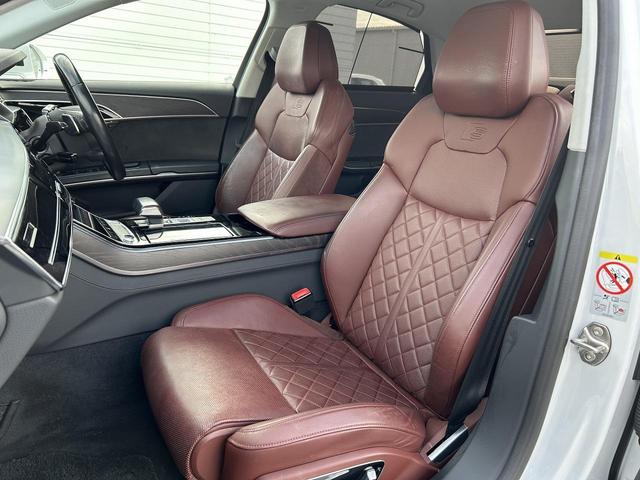 コンフォートスポーツシート『Ａｕｄｉならではの洗練されたインテリア！シートの使用感も少なく綺麗な状態です！』