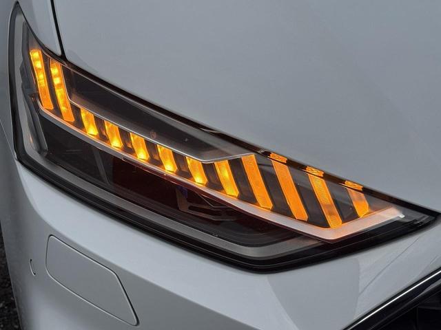 ●ＨＤマトリクスＬＥＤヘッドライト『複数のセンサーとカメラによって他車や歩行者を検出。ドライバーや歩行者の視界を妨げることが無いように、約１億通りの自動配光が可能です。』