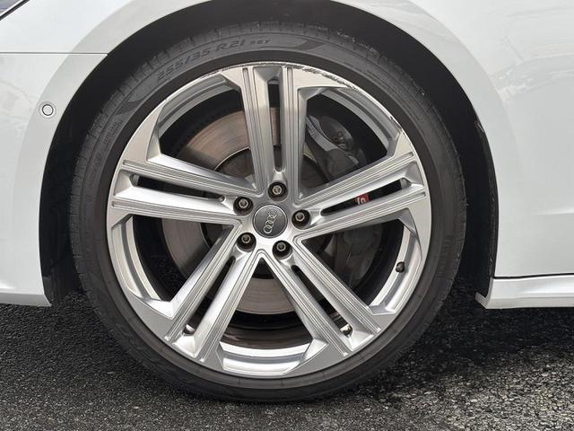 ●オプション２１インチアルミホイール『スタイリッシュなデザインでＡｕｄｉならではの卓越した走りを支えるホイールと足回りです！』