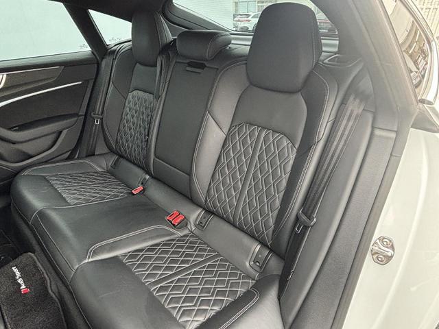 ●後席シート『当店は、関東最大規模の在庫台数を展示しております。離れたヤードにも車両を保管しておりますので、ご予約の上でのご来場をおすすめしております！』