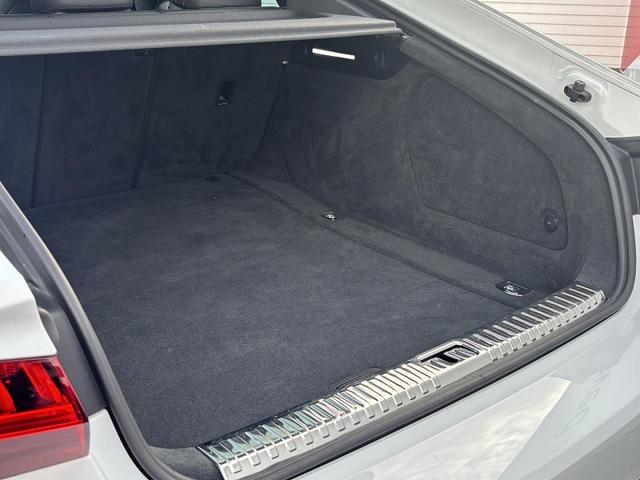 ●ラゲッジスペース『趣味が広がる収納スペース！これだけの広さがあればお買い物やレジャーなどでも多くの荷物を積んでいただけます！』