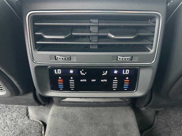 Q8 55TFSIクワトロ デビューパッケージSライン B&O パノラマサンルーフ ワンオーナー コンフォートアシスタンスPKG ACC レーンアシスト ハーフレザー マトリクスLED アルカンターラ バーチャルコックピット オールホイールステアリング(35枚目)