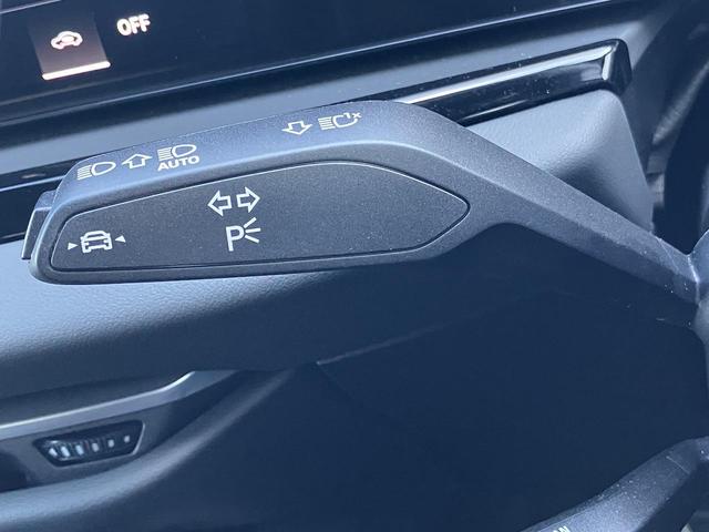 A5アバント TFSI 110kW Sラインパッケージ テクノロジーPKG ブラックスタイリングPKG ライティングPKG OP19インチAW パッセンジャーディスプレイ ダンピングコントロールサス デジタルOLED ステアリングヒーター(10枚目)