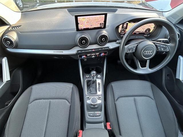 Ｑ２ ３０ＴＦＳＩスポーツ　ナビケーションＰＫＧ　アシスタンスＰＫＧ　バーチャルコックピット　電動リアゲート　ＡＣＣ　レーンアシスト　サイドアシスト　スマホ連携　ＬＥＤヘッドライト　シートヒーター　バックカメラ　ＴＶチューナー（2枚目）