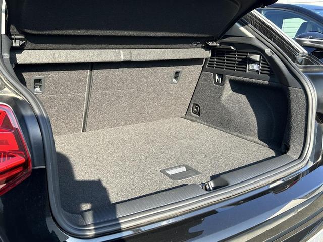 Ｑ２ ３０ＴＦＳＩスポーツ　ナビケーションＰＫＧ　アシスタンスＰＫＧ　バーチャルコックピット　電動リアゲート　ＡＣＣ　レーンアシスト　サイドアシスト　スマホ連携　ＬＥＤヘッドライト　シートヒーター　バックカメラ　ＴＶチューナー（15枚目）