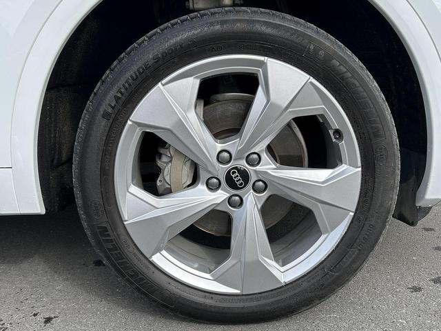 Q5 40TDIクワトロ Sライン オプション20インチAW SラインプラスPKG ACC レーンアシスト サイドアシスト 全周囲カメラ パークアシスト マトリクスヘッドライト 全席シートヒーター スマホ連携 バーチャルコックピット(13枚目)