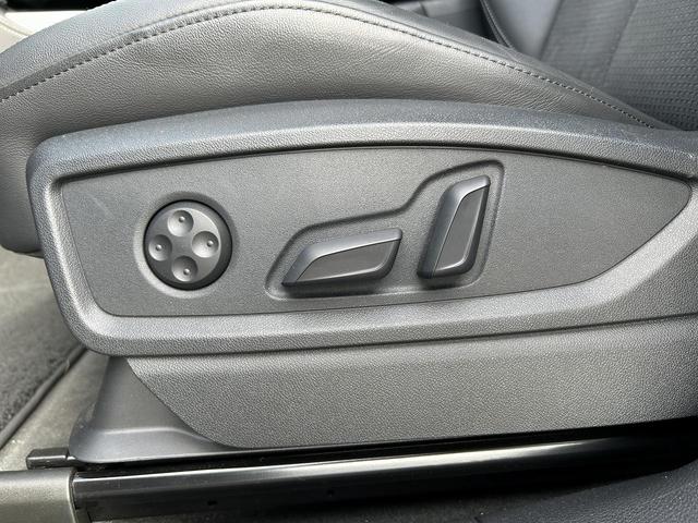 Q5 40TDIクワトロ Sライン オプション20インチAW SラインプラスPKG ACC レーンアシスト サイドアシスト 全周囲カメラ パークアシスト マトリクスヘッドライト 全席シートヒーター スマホ連携 バーチャルコックピット(31枚目)