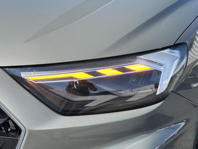 Ａ１スポーツバック ２５ＴＦＳＩ　Ｓライン　コンビニエンスＰＫＧ　ナビゲーションＰＫＧ　アシスタントＰＫＧ　コントラストルーフ　ＡＣＣ　レーンアシスト　サイドアシスト　前席シートヒーター　バックカメラ　バーチャルＣＰ　スマホ連携　１オーナー（12枚目）