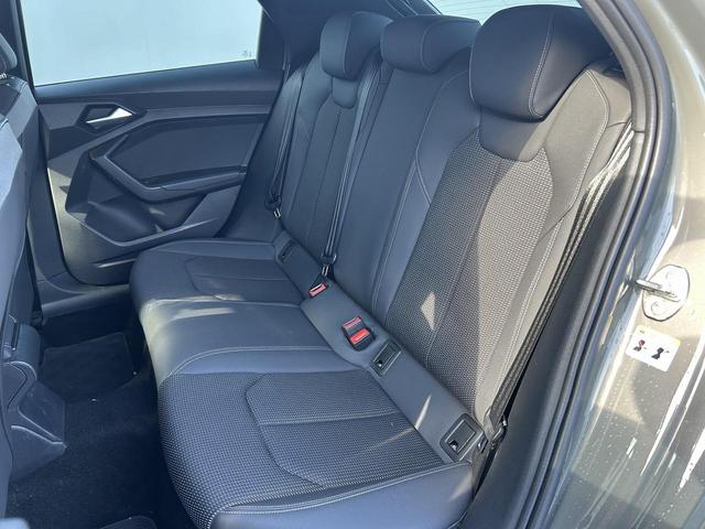 Ａ１スポーツバック ２５ＴＦＳＩ　Ｓライン　コンビニエンスＰＫＧ　ナビゲーションＰＫＧ　アシスタントＰＫＧ　コントラストルーフ　ＡＣＣ　レーンアシスト　サイドアシスト　前席シートヒーター　バックカメラ　バーチャルＣＰ　スマホ連携　１オーナー（15枚目）
