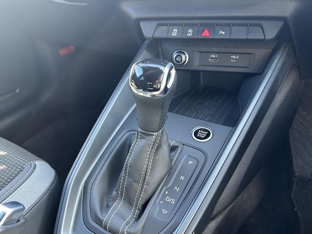 Ａ１スポーツバック ２５ＴＦＳＩ　Ｓライン　コンビニエンスＰＫＧ　ナビゲーションＰＫＧ　アシスタントＰＫＧ　コントラストルーフ　ＡＣＣ　レーンアシスト　サイドアシスト　前席シートヒーター　バックカメラ　バーチャルＣＰ　スマホ連携　１オーナー（26枚目）