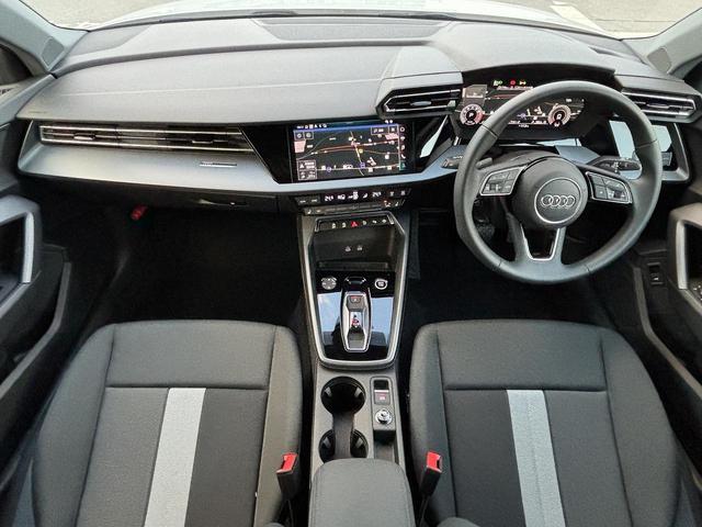 Ａ３ スポーツバック３０ＴＦＳＩアドバンスド　コンビニエンス＆アシスタンスＰＫＧライト　ナビゲーションＰＫＧ　ＡＣＣ　レーンアシスト　サイドアシスト　バックカメラ　前後ソナー　駐車アシスト　電動シート　シートヒーター　スマホ連携　純正１７ＡＷ（2枚目）