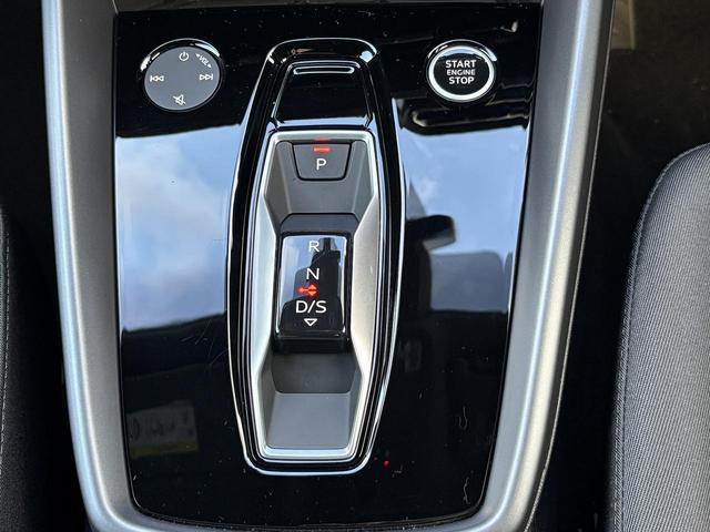 Ａ３ スポーツバック３０ＴＦＳＩアドバンスド　コンビニエンス＆アシスタンスＰＫＧライト　ナビゲーションＰＫＧ　ＡＣＣ　レーンアシスト　サイドアシスト　バックカメラ　前後ソナー　駐車アシスト　電動シート　シートヒーター　スマホ連携　純正１７ＡＷ（28枚目）