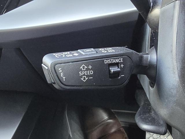 ●アダプティブクルーズコントロール『設定した速度で前方車両に追いつくと、安全な車間距離を自動で調整して前方車両を追従します。長距離ドライブでの疲労を軽減する大変重宝する機能です。』
