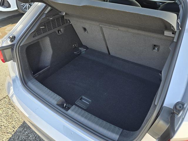 ●ラゲッジスペース『趣味が広がる収納スペース！これだけの広さがあればお買い物やレジャーなどでも多くの荷物を積んでいただけます！』