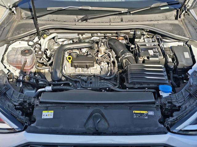 ●３０ＴＦＳＩエンジン『入庫時の状態もとても良く、エンジン機関も良好！ぜひ一度現車を御覧下さい！他にも多数の在庫を展示！』