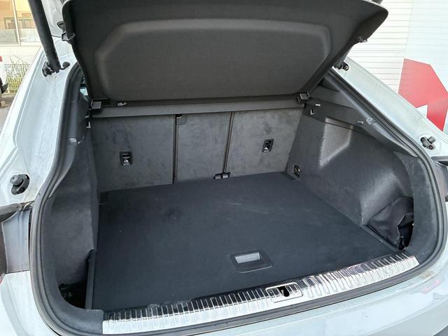 Ｑ３スポーツバック ３５ＴＤＩクワトロ　Ｓライン　ＳＯＮＯＳサウンド　ブラックスタイリングＰＫＧ　ＴＶチューナー　コンビニ＆アシスタンスＰＫＧ　ＡＣＣ　レーンアシスト　サイドアシスト　純正１９インチＡＷ　全周囲カメラ　ドライブセレクト　１オーナー（16枚目）