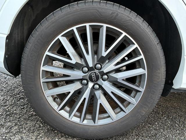 Ｑ３スポーツバック ３５ＴＤＩクワトロ　Ｓライン　ＳＯＮＯＳサウンド　ブラックスタイリングＰＫＧ　ＴＶチューナー　コンビニ＆アシスタンスＰＫＧ　ＡＣＣ　レーンアシスト　サイドアシスト　純正１９インチＡＷ　全周囲カメラ　ドライブセレクト　１オーナー（24枚目）