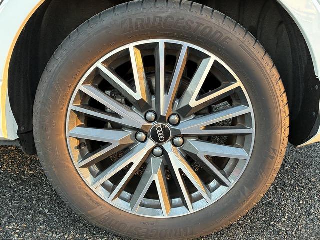 Ｑ３スポーツバック ３５ＴＤＩクワトロ　Ｓライン　ＳＯＮＯＳサウンド　ブラックスタイリングＰＫＧ　ＴＶチューナー　コンビニ＆アシスタンスＰＫＧ　ＡＣＣ　レーンアシスト　サイドアシスト　純正１９インチＡＷ　全周囲カメラ　ドライブセレクト　１オーナー（25枚目）