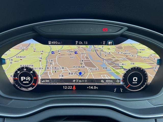 ●バーチャルコックピット『メーターパネル内に高解像度の液晶ディスプレイを配置。ディスプレイ内に地図が表示され、ナビゲーションの確認の際にドライバーは視線の移動を少なくすることができます。』