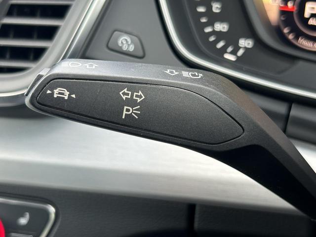 ●アクティブレーンアシスト『６０ｋｍ／ｈ　以上での走行時にドライバーの不注意によってクルマがレーンをはみ出しそうになると、クルマをレーンに戻す方向にステアリングをアシストします。』