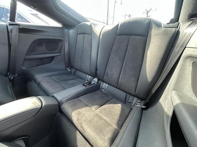 ●後席シート『当店は、関東最大規模の在庫台数を展示しております。離れたヤードにも車両を保管しておりますので、ご予約の上でのご来場をおすすめしております！』