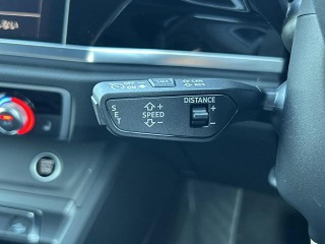 【アダプティブクルーズコントロール】アダプティブクルーズコントロール機能搭載。前方の車両の速度に合わせて車間距離を一定に保ち、自動的にアクセル・ブレーキを調整します。【ドライブセレクト】走行状況やシー