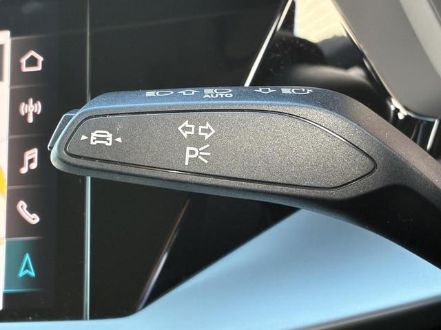 ●レーンアシスト『６０ｋｍ／ｈ　以上での走行時にドライバーの不注意によってクルマがレーンをはみ出しそうになると、クルマをレーンに戻す方向にステアリングをアシストします。』