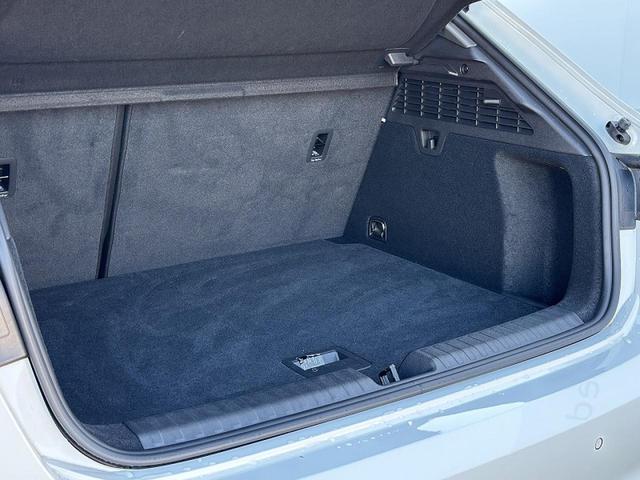 ●ラゲッジスペース『趣味が広がる収納スペース！これだけの広さがあればお買い物やレジャーなどでも多くの荷物を積んでいただけます！』