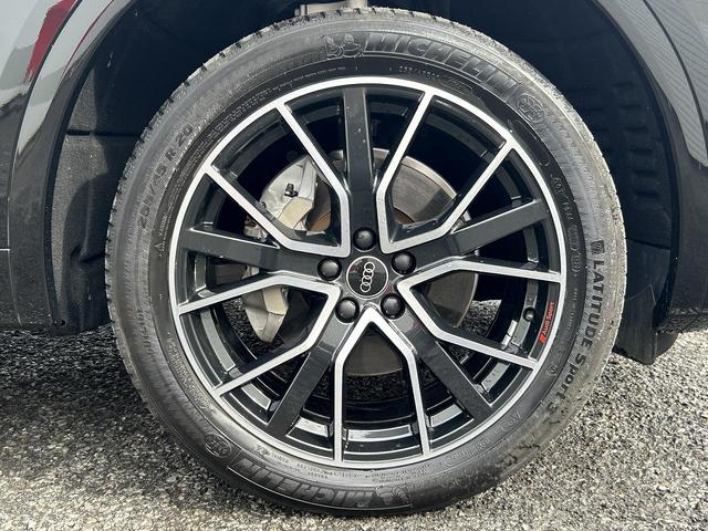 ●純正オプション２０インチアルミホイール『スタイリッシュなデザインでＡｕｄｉならではの卓越した走りを支えるホイールと足回りです！』