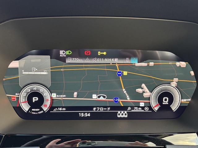 Ａ３セダン ３０ＴＦＳＩアドバンスド　コンビニエンス＆アシスタンスＰＫＧライト　ナビゲーションＰＫＧ　ＡＣＣ　レーンアシスト　サイドアシスト　バックカメラ　前後ソナー　駐車アシスト　電動シート　シートヒーター　スマホ連携　純正１７ＡＷ（3枚目）