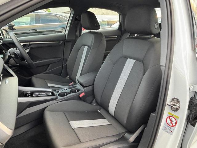 Ａ３セダン ３０ＴＦＳＩアドバンスド　コンビニエンス＆アシスタンスＰＫＧライト　ナビゲーションＰＫＧ　ＡＣＣ　レーンアシスト　サイドアシスト　バックカメラ　前後ソナー　駐車アシスト　電動シート　シートヒーター　スマホ連携　純正１７ＡＷ（16枚目）