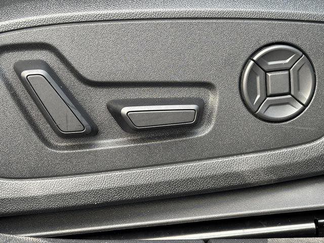 Ａ３セダン ３０ＴＦＳＩアドバンスド　コンビニエンス＆アシスタンスＰＫＧライト　ナビゲーションＰＫＧ　ＡＣＣ　レーンアシスト　サイドアシスト　バックカメラ　前後ソナー　駐車アシスト　電動シート　シートヒーター　スマホ連携　純正１７ＡＷ（30枚目）