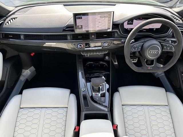 ＲＳ５スポーツバック ベースグレード　カーボンスタイリングＰＫＧ　ＲＳデザインＰＫＧグレー　ＲＳスポーツバックエキゾースト　パノラマサンルーフ　ＯＰ２０インチＡＷ　カーボンディラティブパネル　レッドブレーキキャリパー　全席シートヒーター（2枚目）