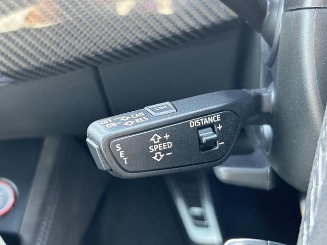 ＲＳ５スポーツバック ベースグレード　カーボンスタイリングＰＫＧ　ＲＳデザインＰＫＧグレー　ＲＳスポーツバックエキゾースト　パノラマサンルーフ　ＯＰ２０インチＡＷ　カーボンディラティブパネル　レッドブレーキキャリパー　全席シートヒーター（10枚目）