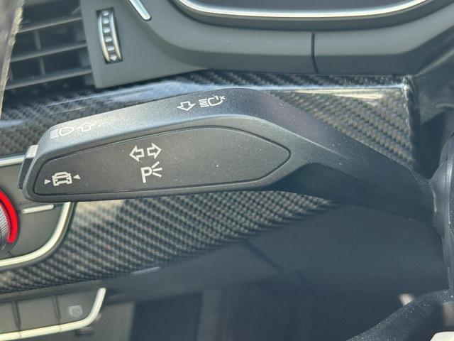 ＲＳ５スポーツバック ベースグレード　カーボンスタイリングＰＫＧ　ＲＳデザインＰＫＧグレー　ＲＳスポーツバックエキゾースト　パノラマサンルーフ　ＯＰ２０インチＡＷ　カーボンディラティブパネル　レッドブレーキキャリパー　全席シートヒーター（11枚目）