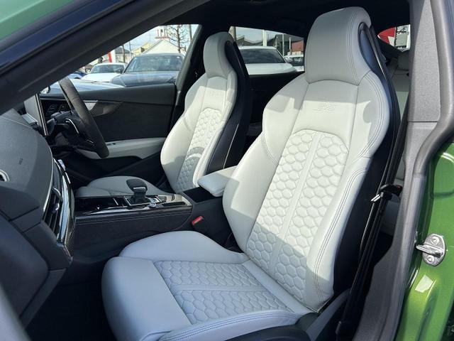 ＲＳ５スポーツバック ベースグレード　カーボンスタイリングＰＫＧ　ＲＳデザインＰＫＧグレー　ＲＳスポーツバックエキゾースト　パノラマサンルーフ　ＯＰ２０インチＡＷ　カーボンディラティブパネル　レッドブレーキキャリパー　全席シートヒーター（15枚目）