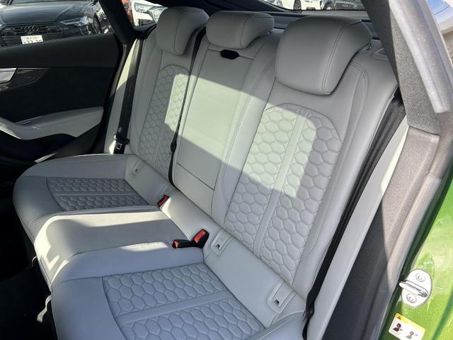 ＲＳ５スポーツバック ベースグレード　カーボンスタイリングＰＫＧ　ＲＳデザインＰＫＧグレー　ＲＳスポーツバックエキゾースト　パノラマサンルーフ　ＯＰ２０インチＡＷ　カーボンディラティブパネル　レッドブレーキキャリパー　全席シートヒーター（16枚目）