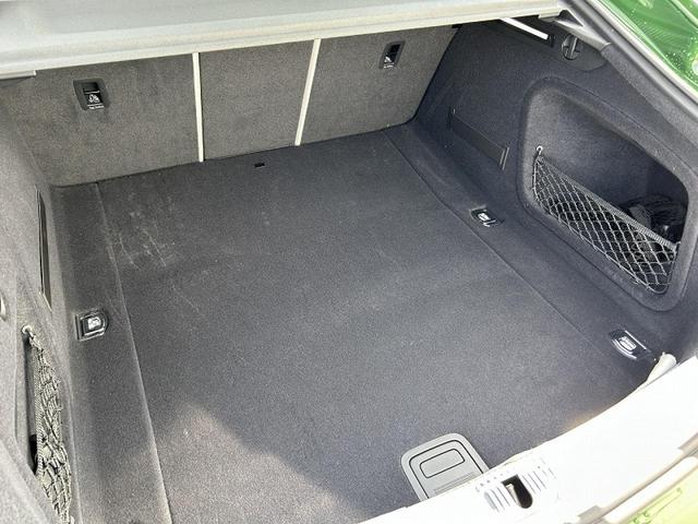 ＲＳ５スポーツバック ベースグレード　カーボンスタイリングＰＫＧ　ＲＳデザインＰＫＧグレー　ＲＳスポーツバックエキゾースト　パノラマサンルーフ　ＯＰ２０インチＡＷ　カーボンディラティブパネル　レッドブレーキキャリパー　全席シートヒーター（17枚目）